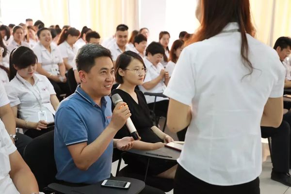 生日會現(xiàn)場訪談互動(dòng)